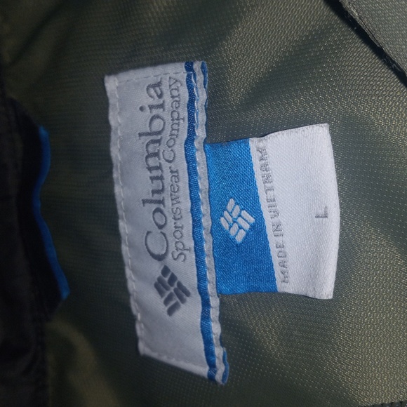 Green columbia rain coat - Picture 2 of 3